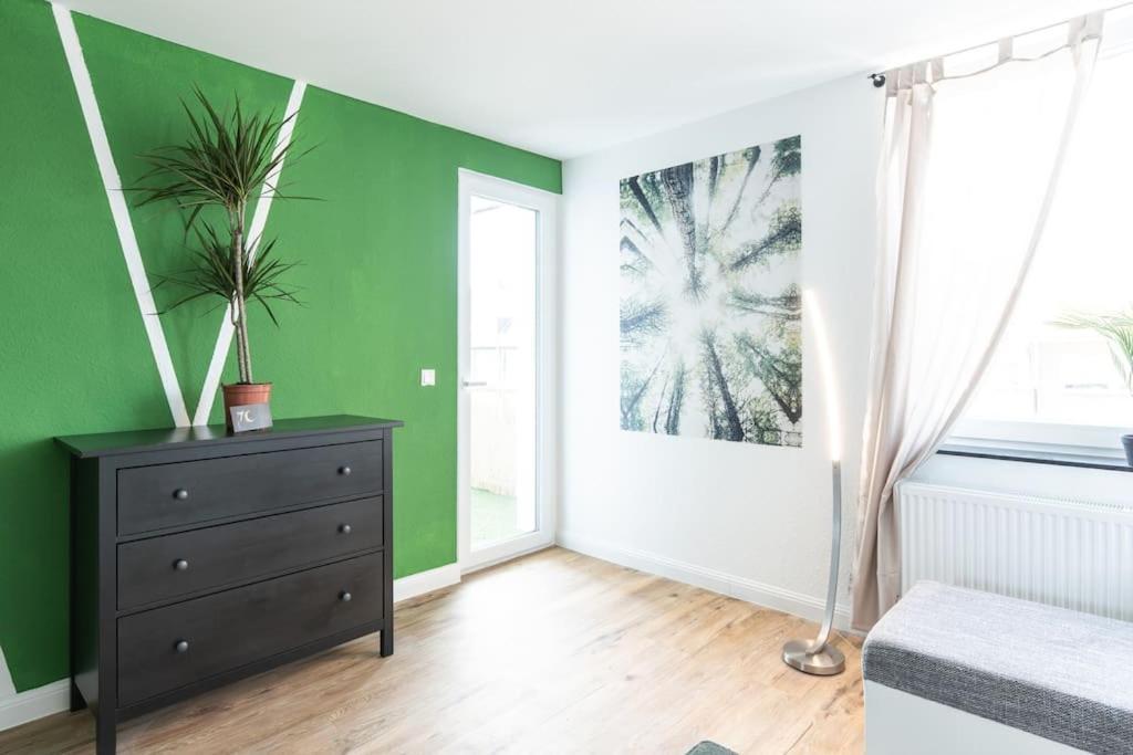Nature Inspiration Apartment With Balcony & Grill Bbq In Duisburg Mitte Central Station 10 Mins & Big Tv With Photo Lights Екстер'єр фото