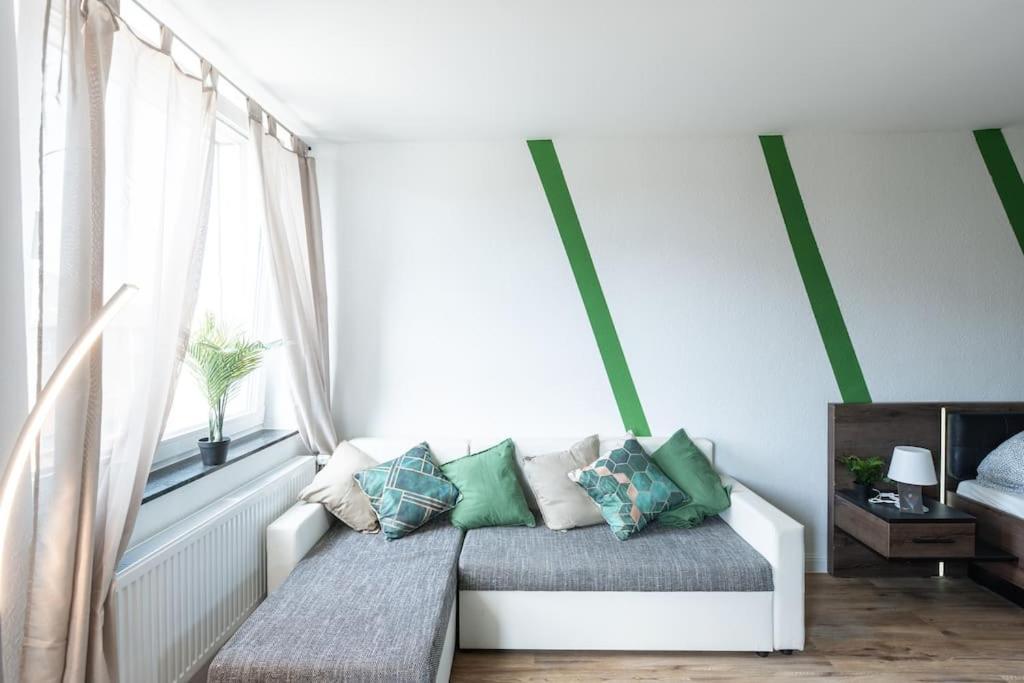 Nature Inspiration Apartment With Balcony & Grill Bbq In Duisburg Mitte Central Station 10 Mins & Big Tv With Photo Lights Екстер'єр фото